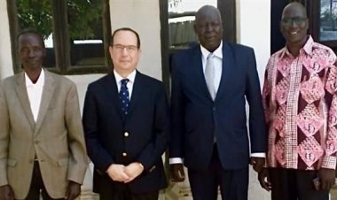 السفير المصري بجنوب السودان يبحث مع رئيس مكافحة الفساد كيفية تبادل الخبرات