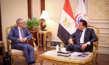 خالد عبد الغفار يبحث مع «إليكتريك الأمريكية» توفير أجهزة طبية تعمل بالذكاء الاصطناعي