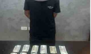 ضبط عاطل لقيامه بسرقة حقيبة سيدة من داخل سيارتها بالشروق