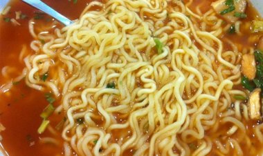 «وجبة شعرية السبب».. إصابة أب وإنقاذ أبنائه من حريق داخل شقتهم بالطالبية 