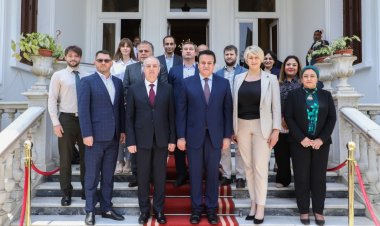 خالد عبدالغفار يبحث مع وفد روسي التعاون في نقل تكنولوجيا تصنيع الأدوية والأجهزة الطبية