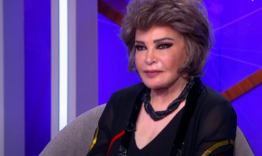 تكريم النجمة صفية العمري بجائزة «أيقونة التمثيل» في مهرجان «الزمن الجميل» ببيروت