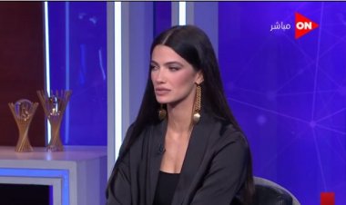 تارا عماد تكشف سر ارتدائها «باروكة» في مسلسل «سوتس بالعربي»