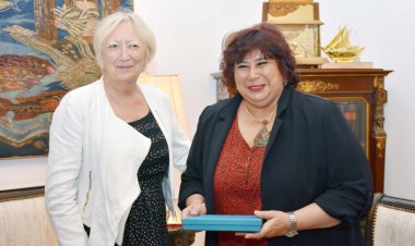 وزيرة الثقافة تستقبل وفدا فرنسيا يضم عضو مجلس الشيوخ الفرنسي