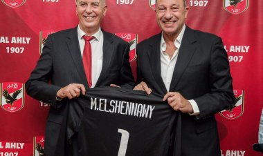 قميص الشناوي.. هدية الخطيب لرئيس وفاق سطيف