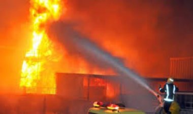 إخماد حريق داخل حديقة منزل بالتجمع الأول.. والتحريات: «عقب سيجارة»