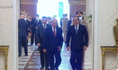 رئيس مجلس القيادة الرئاسي اليمني: نتضامن مع حقوق مصر المائية