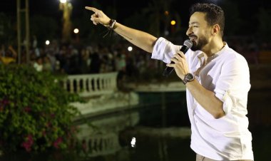 حمادة هلال يشعل مدينة العاشر من رمضان بأجمل أغنياته| صور