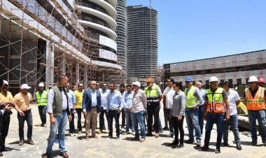 وزير الإسكان يتفقد مشروعات المنطقة الشاطئية بمدينة العلمين الجديدة