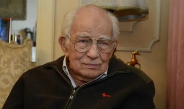 إصابة الفنان رشوان توفيق بشرخ في القدم