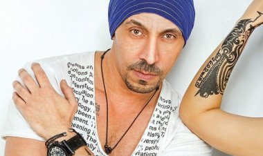 مصور النجوم محمود عاشور يعود إلى عالمه من جديد