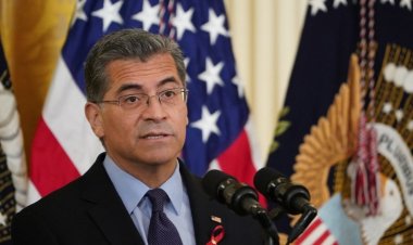 للمرة الثانية في أقل من شهر.. إصابة وزير الصحة الأمريكي بـ كورونا