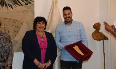 «التشكيليين» توجه الشكر لوزيرة الثقافة لإعادة لوحة عبد الهادي الجزار الأثرية