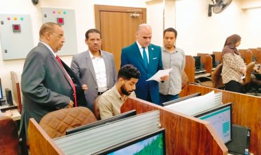 رئيس جامعة الأقصر يتفقد سير أعمال الاختبارات الإلكترونية لامتحانات نهاية العام