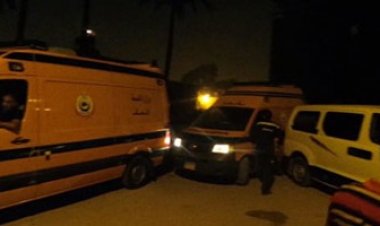 إصابة ضابط شرطة ومجند بعد اصطدام سيارة شرطة بعامود إنارة أعلى الطريق الأوسطي