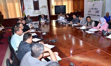 أبرزها إقامة مجمع خدمات شرطية بالزينية.. نتائج اجتماع محافظ الأقصر بالمجلس التنفيذي