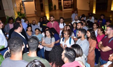 عشرات الأسر المصرية المقيمين بالولايات المتحدة الأمريكية يزورون الأقصر