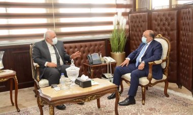 وزير التنمية المحلية يتابع مع محافظ الوادي الجديد موقف توريد القمح