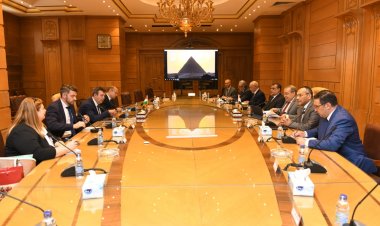 وزير الإنتاج الحربي: تفعيل سبل تعزيز التعاون المشترك مع الشركات المجرية