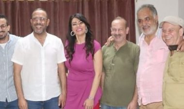 أشرف عبد الباقي ورياض الخولي يدعمان أبطال مسرحية «سيد درويش»