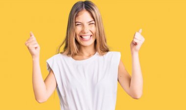 أبرز أنماط التي شيرت الأبيض لصيف 2022