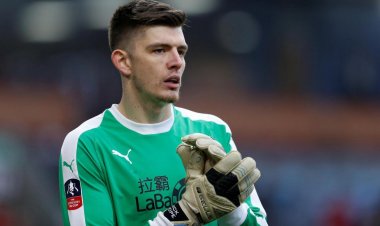 نيوكاسل يونايتد يتعاقد مع حارس مرمى بيرنلي