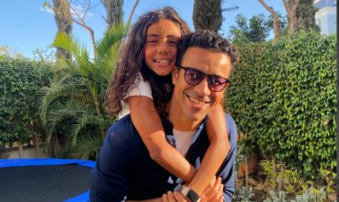بالفيديو.. أحمد داود يحتفل بفوز ابنته بالمركز الثالث في الباليه المائي