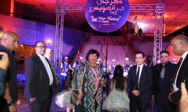 صور | وزيرا الثقافة والسياحة يفتتحان مهرجان السويس للموسيقى والغناء بحضور 5 آلاف مشاهد