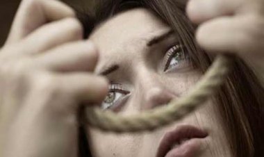 بسبب فسخ خطبتها.. فتاة تنهي حياتها شنقًا في الجيزة