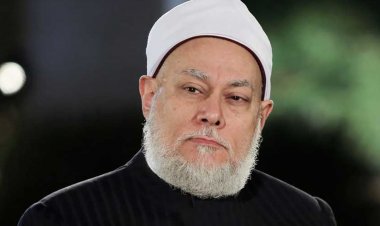 على جمعة: يجوز الطواف حول الكعبة راكبا أو ماشيا أو عائما
