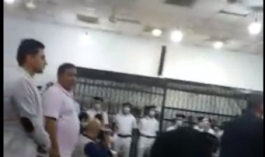 إيداع المتهم بقتل «نيرة أشرف» داخل قفص الاتهام.. وأسرة المجني عليها تنهار من البكاء