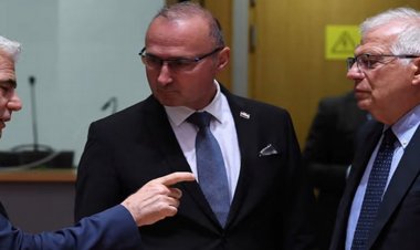 صحيفة أمريكية: «لابيد» انتقد الاتحاد الأوروبي بسبب زيارة إيران