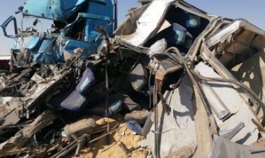 مصرع 7 أشخاص وإصابة 5 آخرين إثر حادث تصادم أتوبيس وسيارة نقل.. صور 