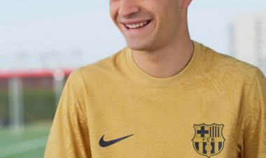 برشلونة يكشف عن قميصه الثاني في الموسم الجديد