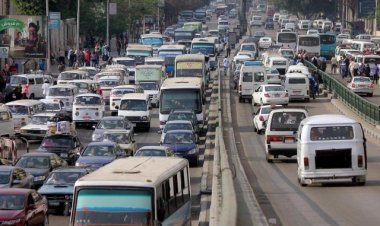 تعطيل حركة المرور إثر تصادم سيارتين بكفر شكر