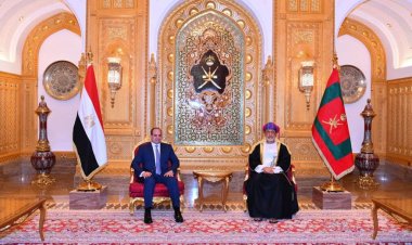 السيسي لمجتمع الأعمال العماني: المشروعات العملاقة بمصر توفر استثمارات عدة