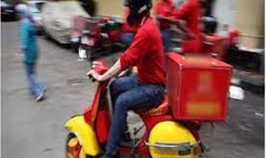 يقود برعونة.. ضبط عامل دليفري عرض حياة أشخاصًا للخطر