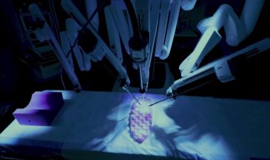 تعرف على أول طبيبة إماراتية تمارس الجراحة الروبوتية