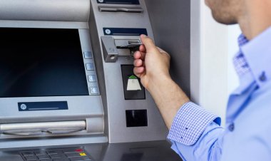 «المركزي»: زيادة حد السحب من ماكينات بنوك أخرى إلى 4 آلاف جنيه وفرض رسوم 5 جنيهات