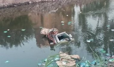 انتشال سيارتين سقطتا بترعة المريوطية دون خسائر في الأرواح