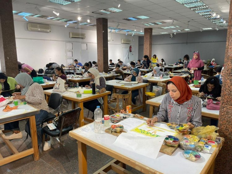 رئيس جامعة الأقصر يتفقد امتحانات نهاية العام بكلية الفنون الجميلة