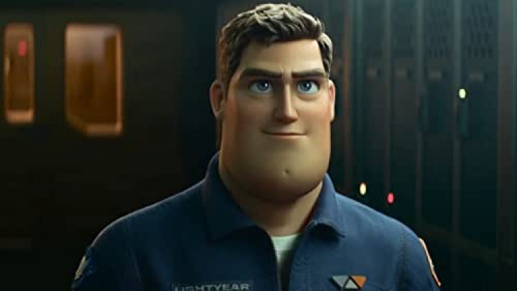 منع عرض فيلم «Lightyear» في دول عربية.. والسبب قبلة