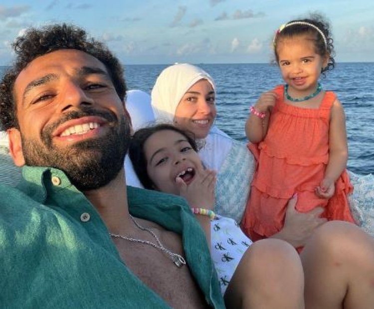 في أحدث ظهور له.. محمد صلاح رفقة أسرته وسط البحر