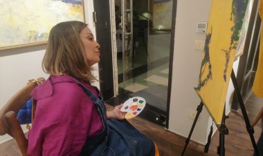 أبرزهم أحمد وفيق ودنيا عبد العزيز.. النجوم يرسمون لوحًا تشكيلية بالتجمع الخامس