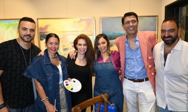 بالصور.. داليا البحيرى ودنيا عبد العزيز وأحمد وفيق ومجموعة من الفنانين رسامين على يد أحمد فريد