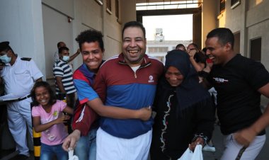 صور| 60 سجينًا يقضون العيد مع أسرهم بعد قرار العفو الرئاسي