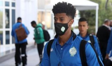 على رأسهم مهاجم الزمالك السابق.. الرجاء يستغني عن 11 لاعبًا