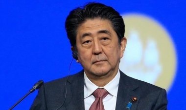 توفي بعد نزيف شديد.. التقرير الطبي لتشريح جثة رئيس الوزراء الياباني السابق بعد اغتياله