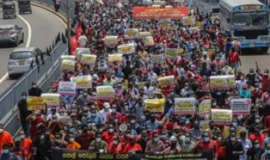 إصابة 32 شخصا من بينهم رجال الشرطة في اشتباكات مع المتظاهرين في سريلانكا