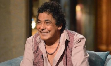 مقرب من محمد منير: الكينج بخير ويقضي العيد مع أسرته.. وشائعة وفاته سخيفة